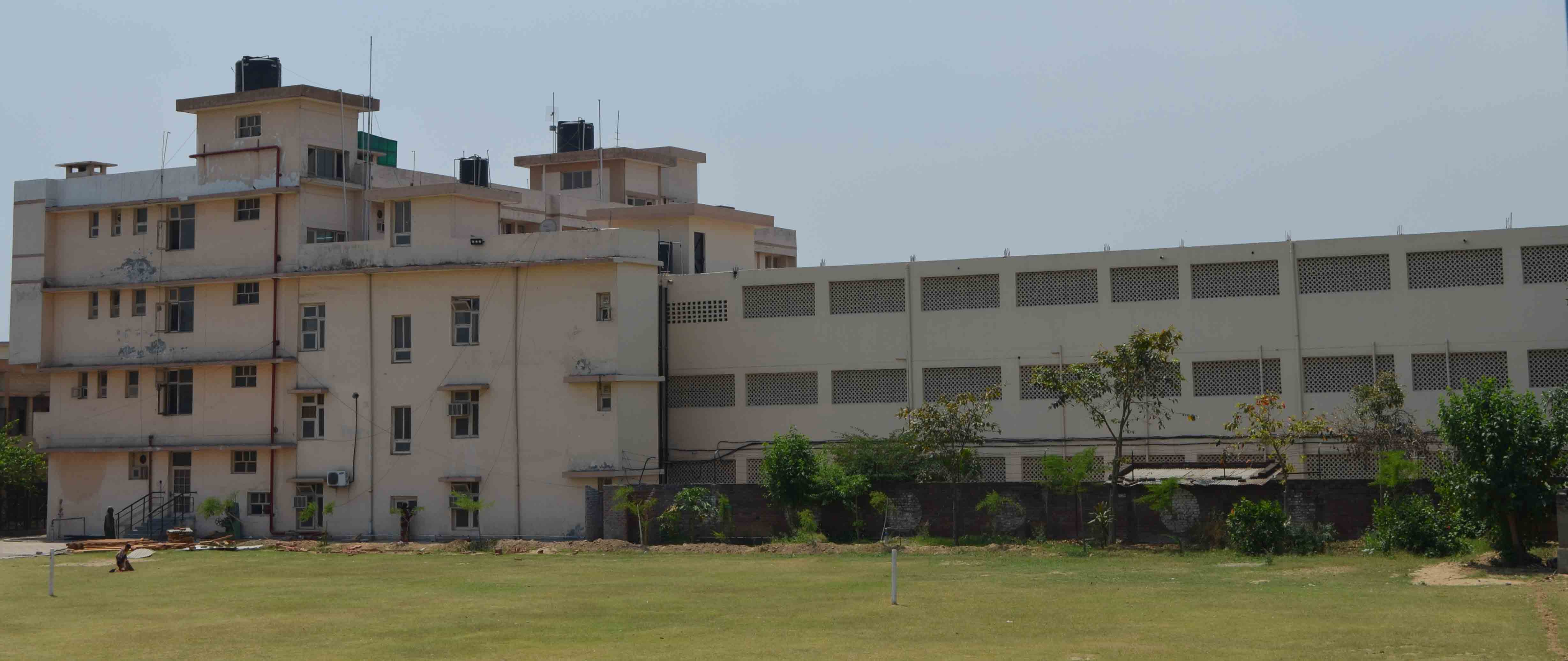 CAMPUS – D.A.V. College for Girls